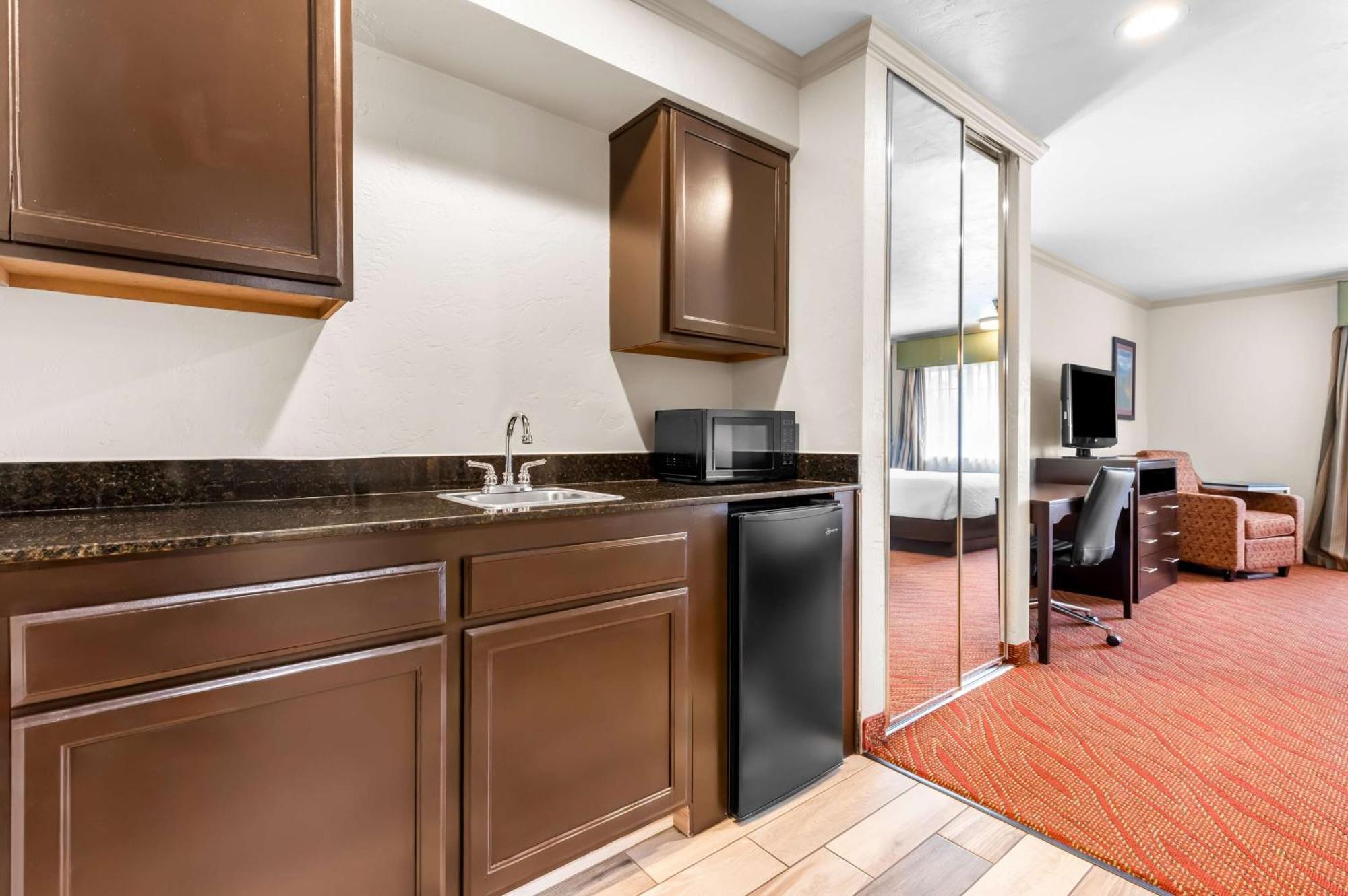 Best Western Plus Parkway Inn Wilsonville Exteriér fotografie
