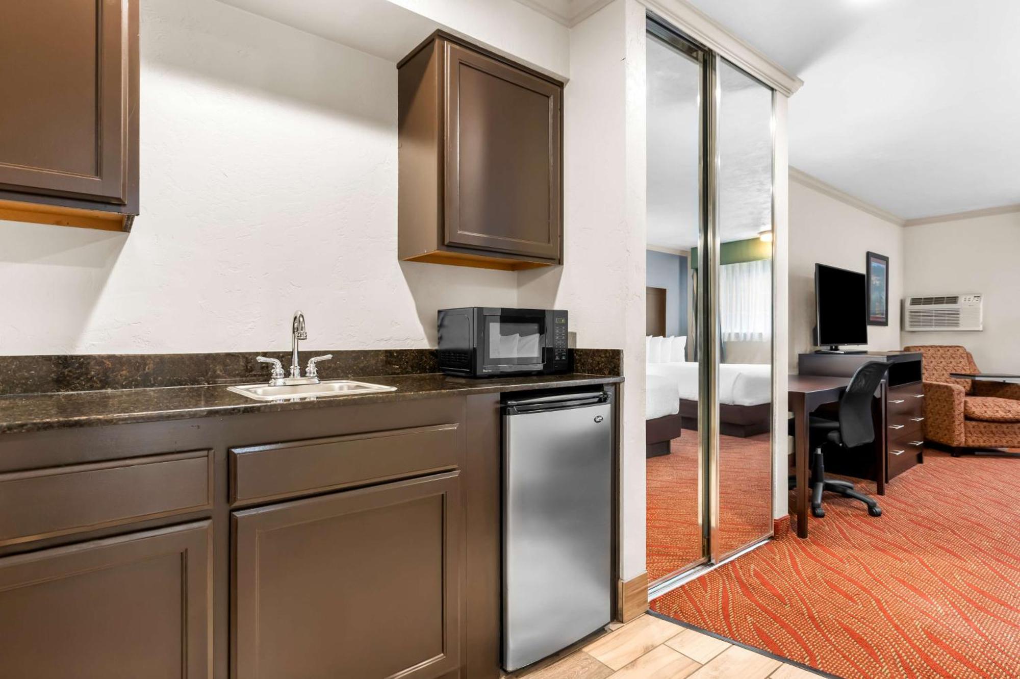 Best Western Plus Parkway Inn Wilsonville Exteriér fotografie