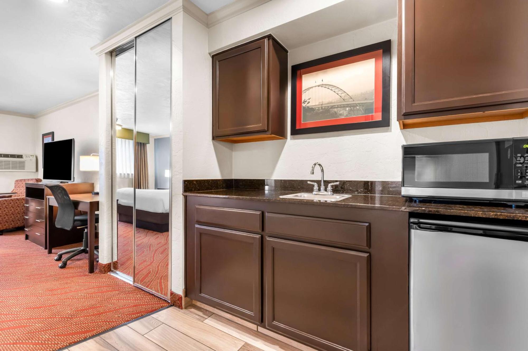 Best Western Plus Parkway Inn Wilsonville Exteriér fotografie